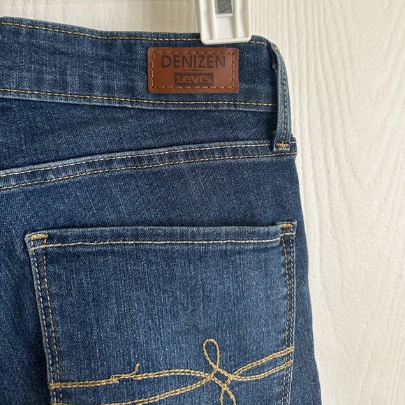 Size 4 Skinny Jean, Denizen from Levis - Picture 4 of 5
